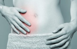 Во время менструаций биоматериал для исследования на хламидии у женщин не берут. Наличие крови на слизистой делает процедуру забора невозможной