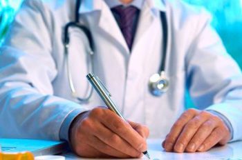 Терапию описторхоза в домашних условиях можно проводить только под контролем врача, назначать препараты самостоятельно нельзя ни в коем случае